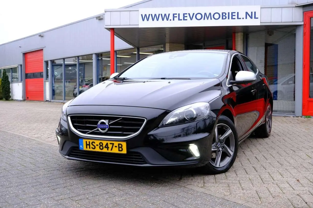 Photo 1 : Volvo V40 2015 Diesel