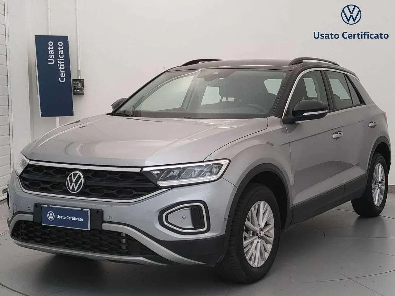 Photo 1 : Volkswagen T-roc 2023 Essence