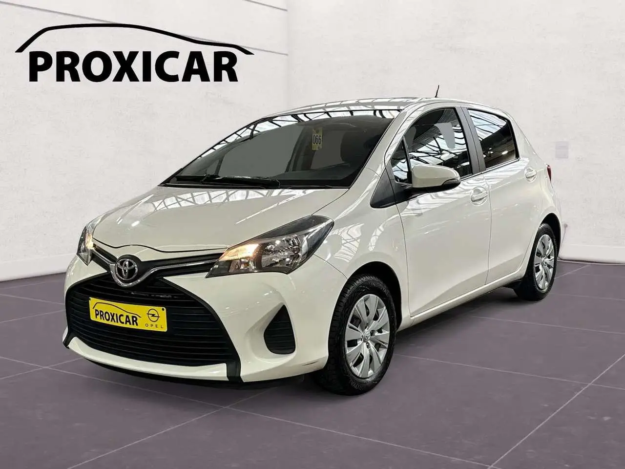 Photo 1 : Toyota Yaris 2016 Petrol