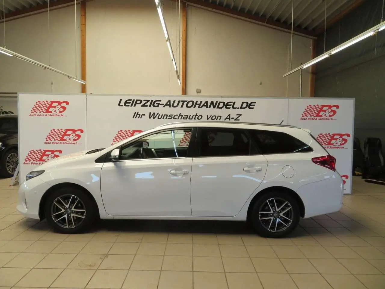 Photo 1 : Toyota Auris 2015 Petrol