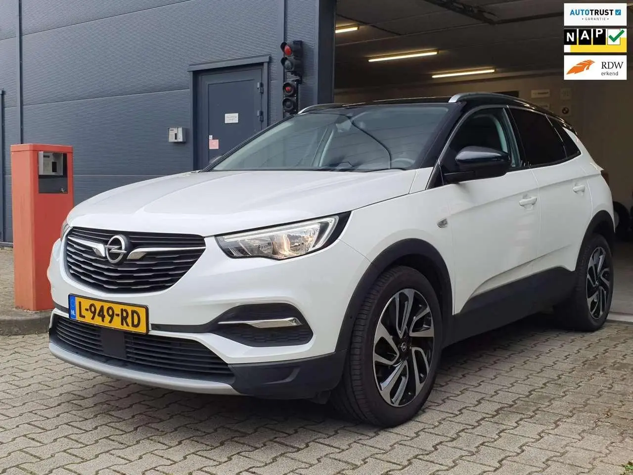 Photo 1 : Opel Grandland 2018 Petrol