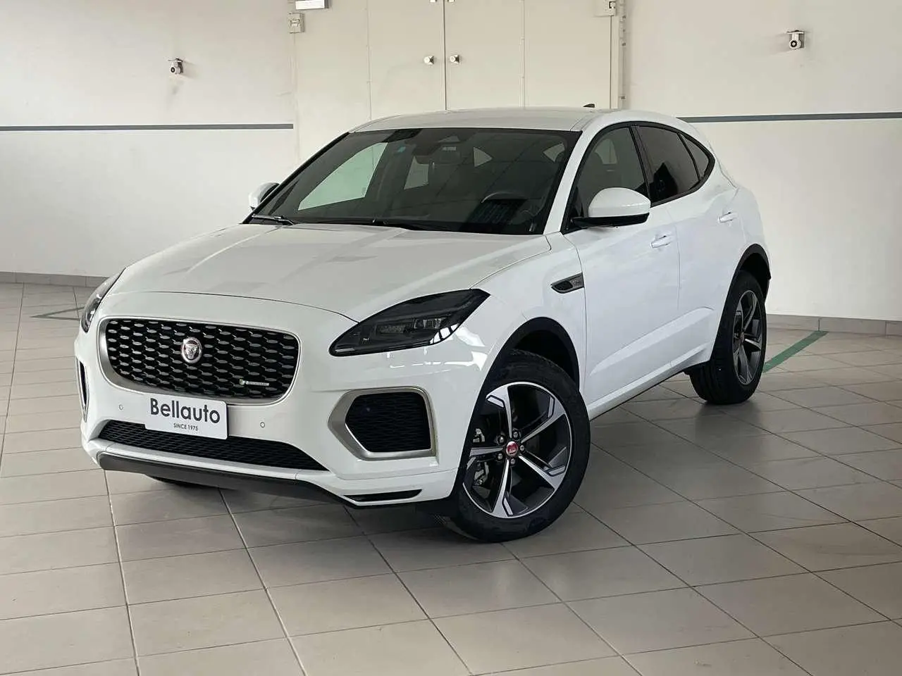 Photo 1 : Jaguar E-pace 2023 Hybride