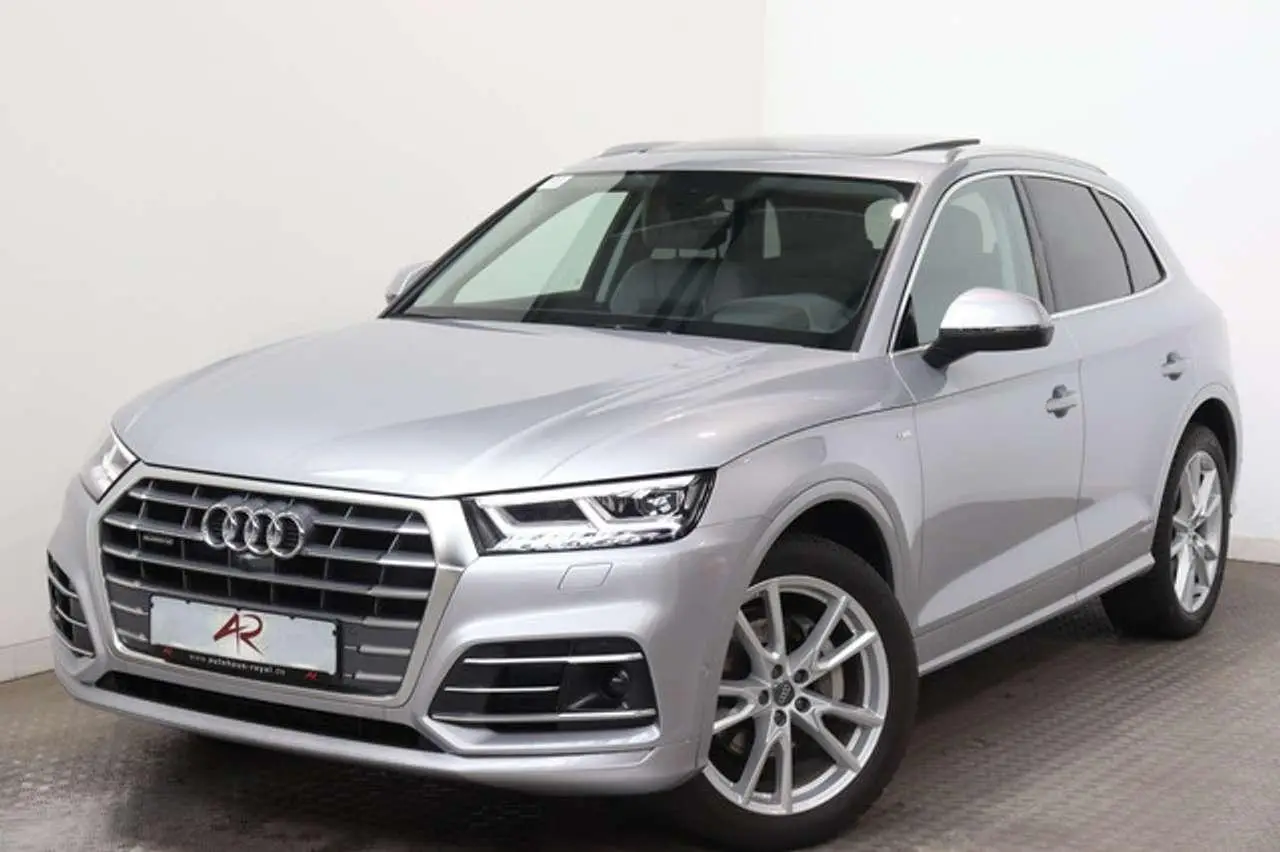 Photo 1 : Audi Q5 2018 Essence