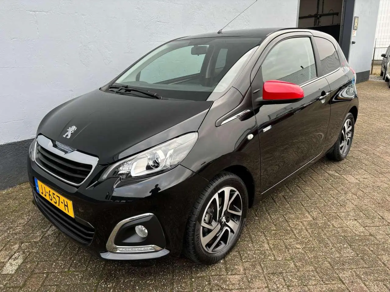 Photo 1 : Peugeot 108 2016 Petrol