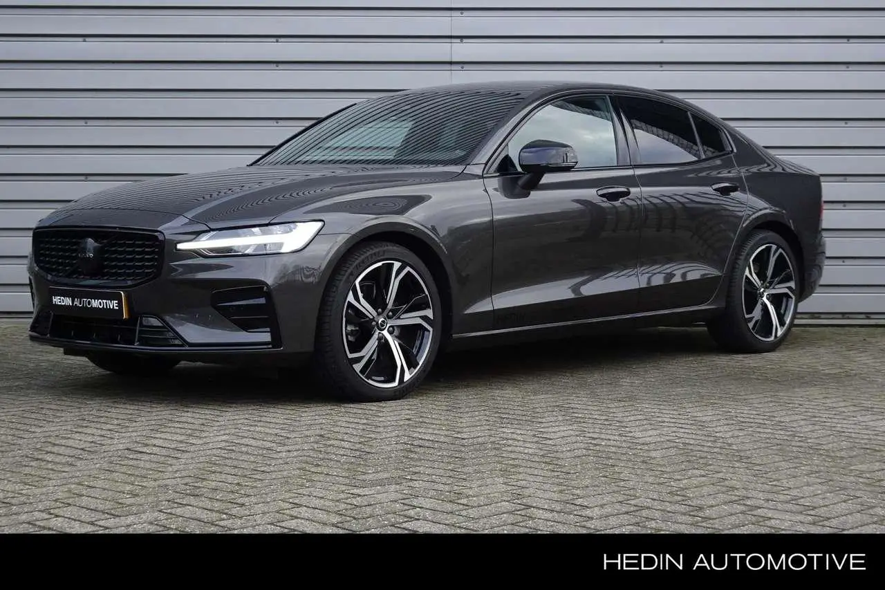 Photo 1 : Volvo S60 2022 Hybride