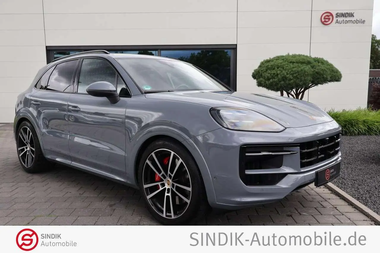 Photo 1 : Porsche Cayenne 2023 Petrol