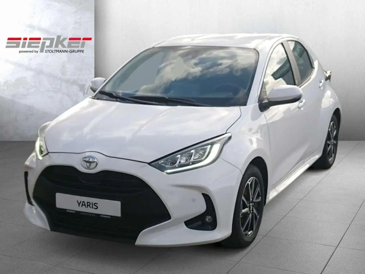 Photo 1 : Toyota Yaris 2024 Petrol