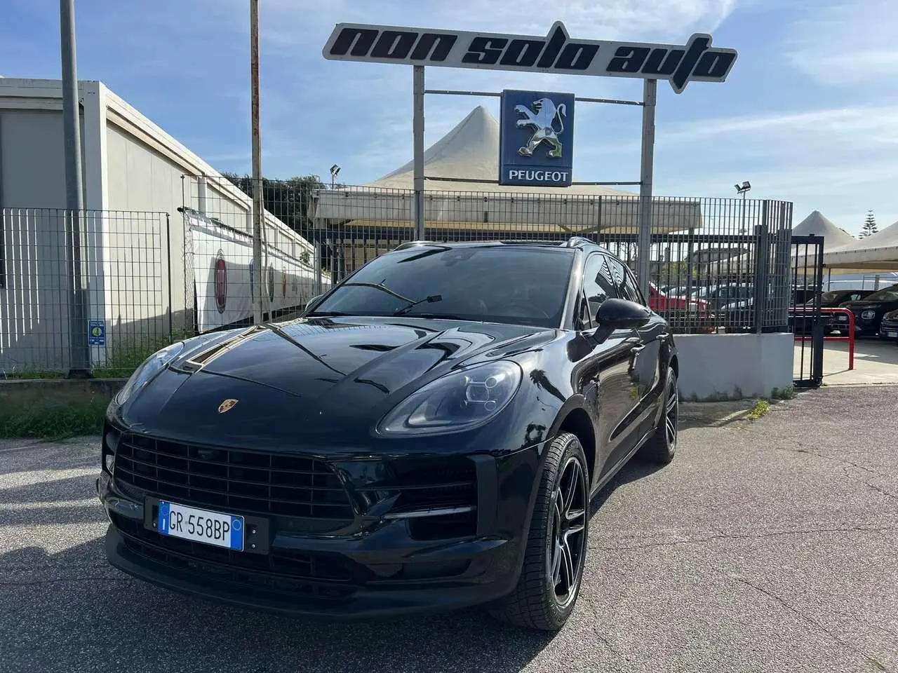 Photo 1 : Porsche Macan 2020 Essence