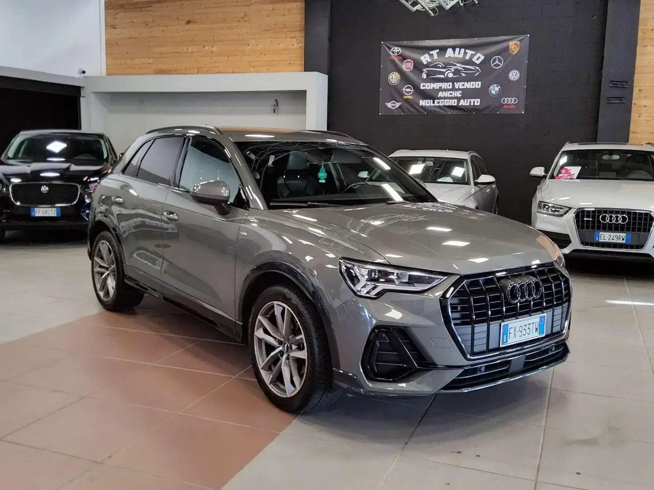 Photo 1 : Audi Q3 2019 Essence