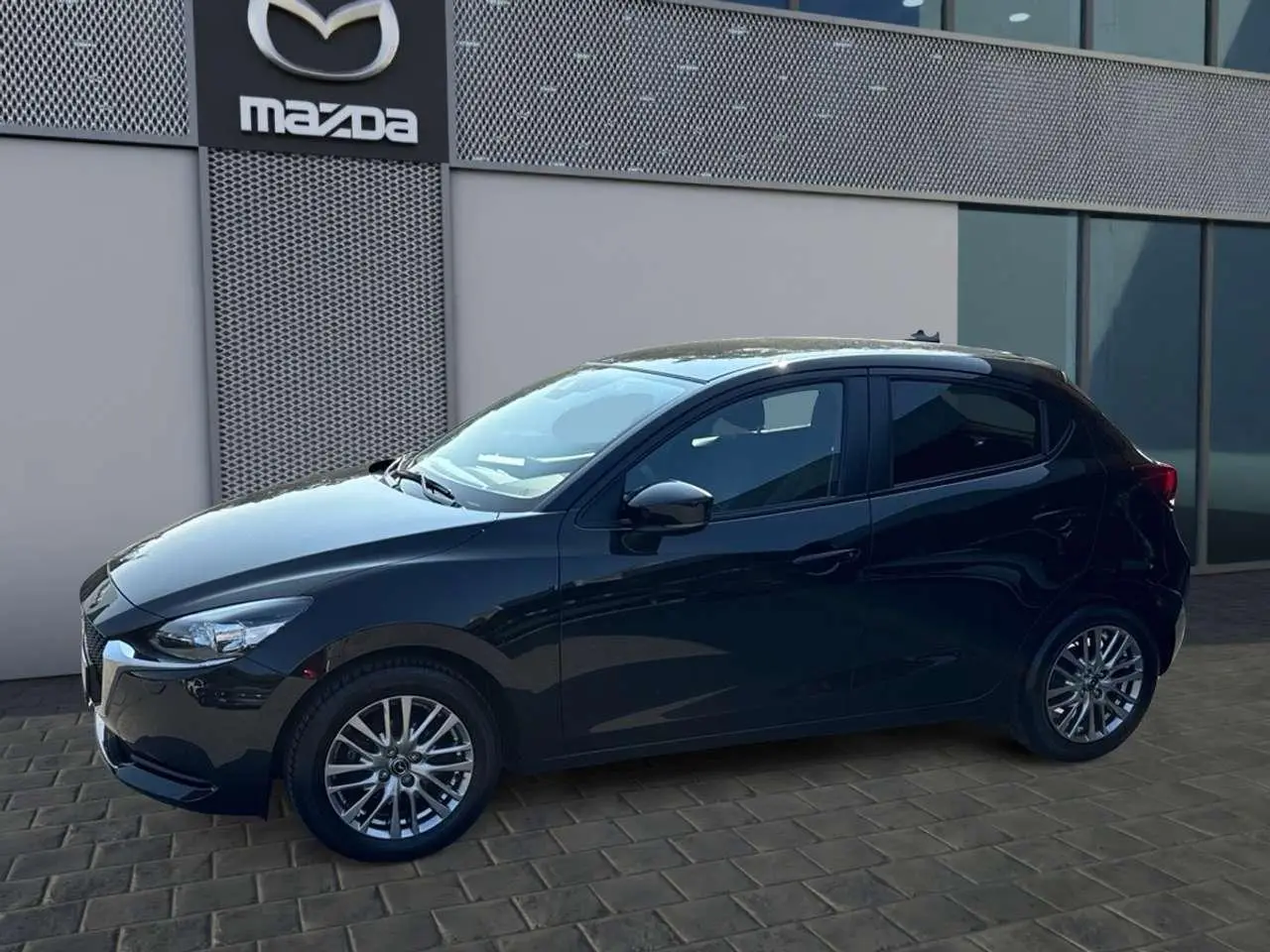 Photo 1 : Mazda 2 2020 Petrol