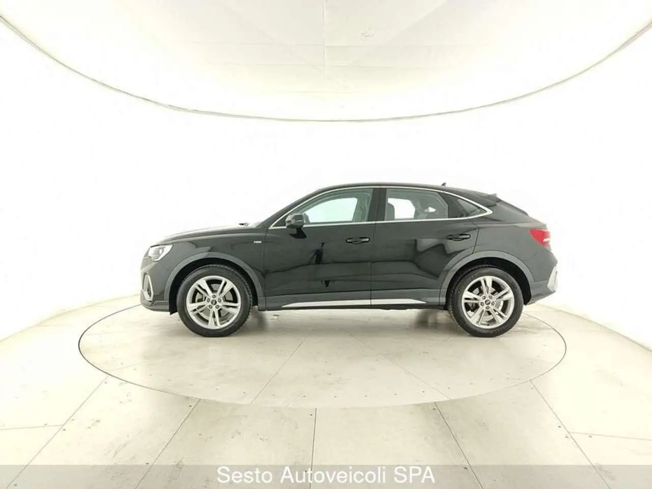 Photo 1 : Audi Q3 2023 Diesel