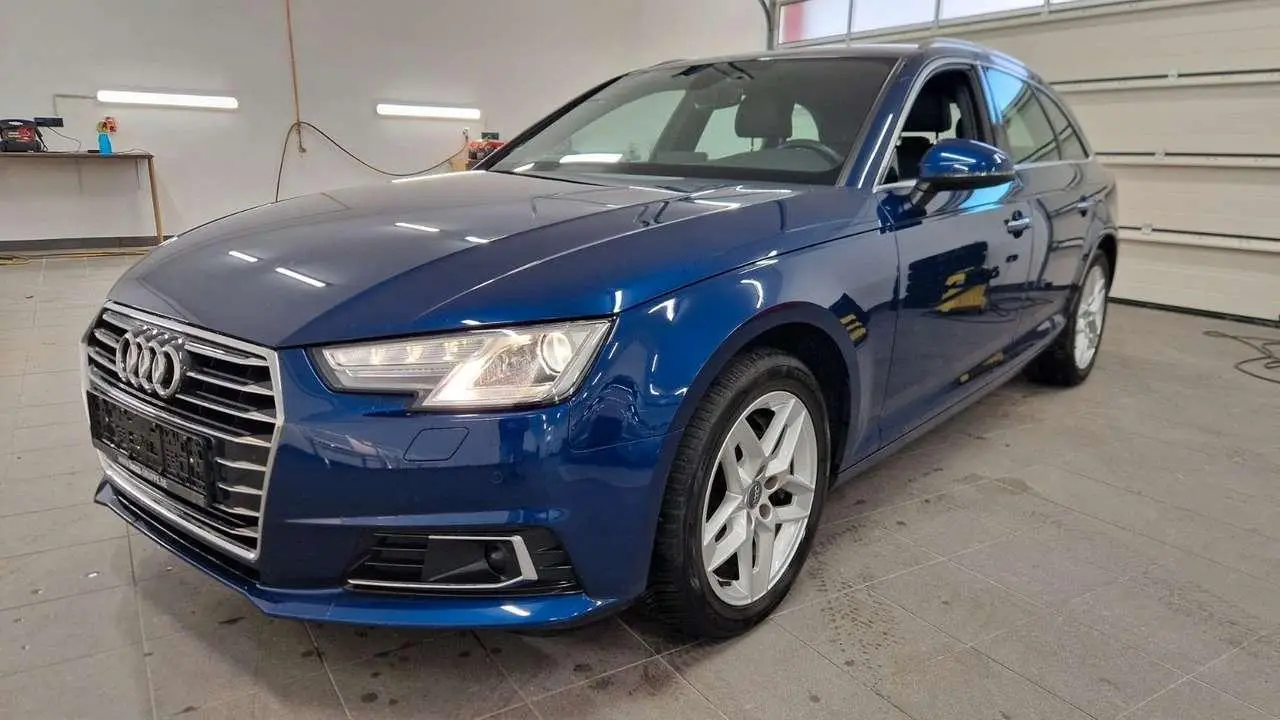 Photo 1 : Audi A4 2018 Petrol