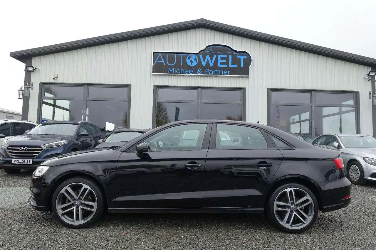 Photo 1 : Audi A3 2018 Petrol