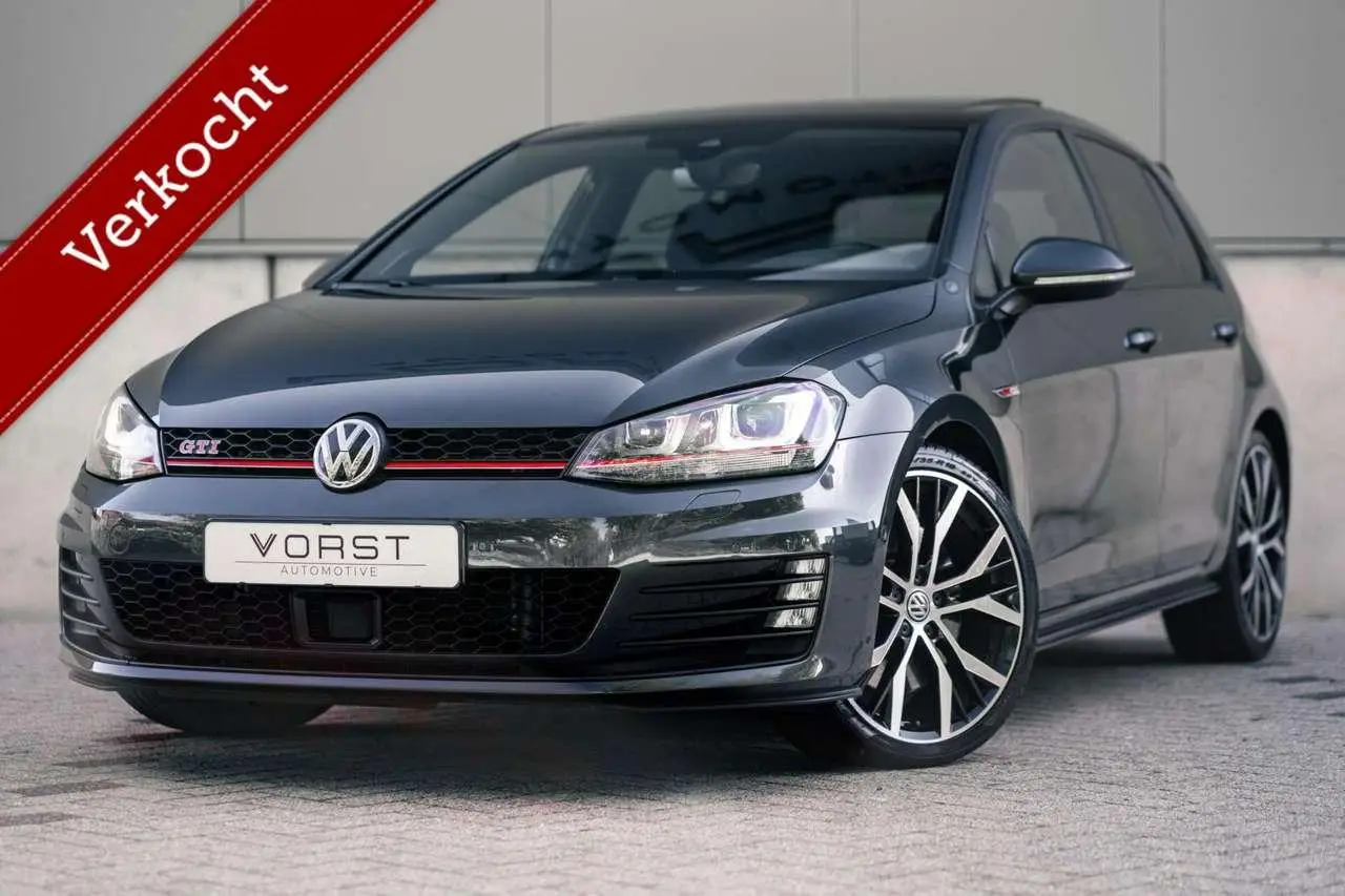 Photo 1 : Volkswagen Golf 2016 Petrol