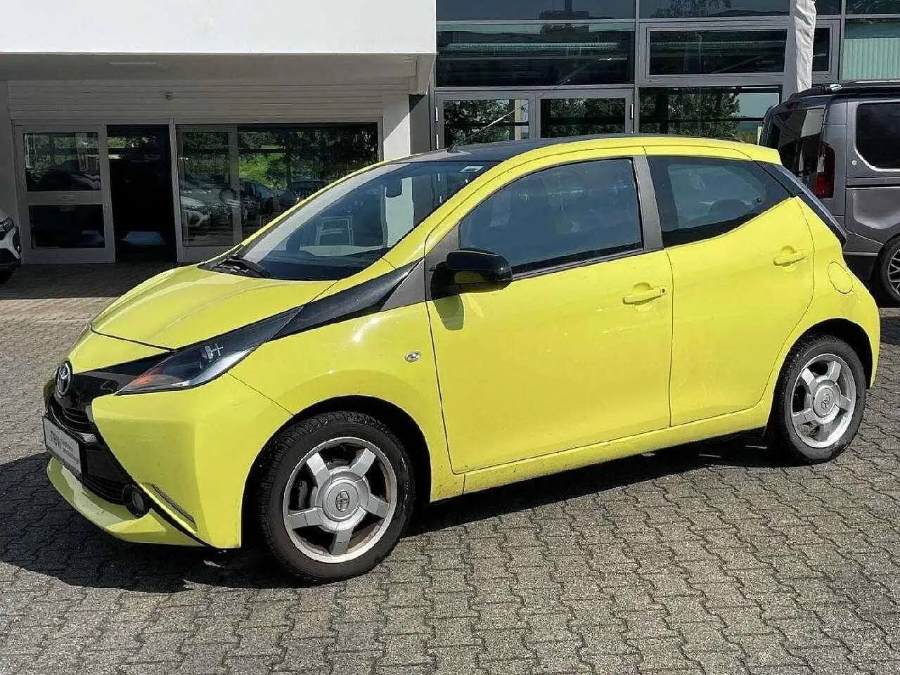 Photo 1 : Toyota Aygo X 2017 Petrol