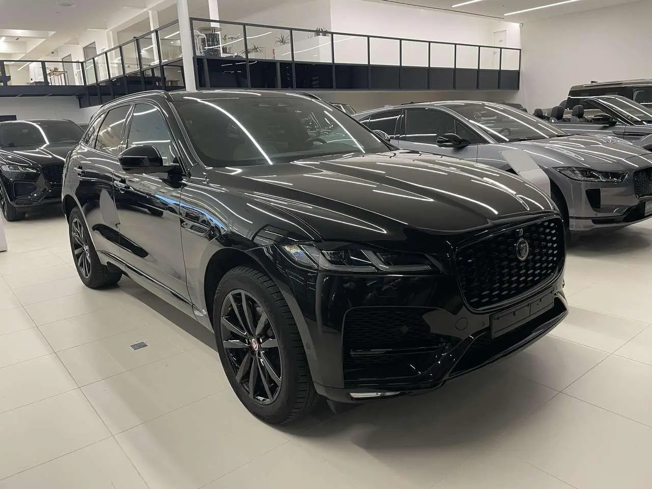 Photo 1 : Jaguar F-pace 2022 Hybrid