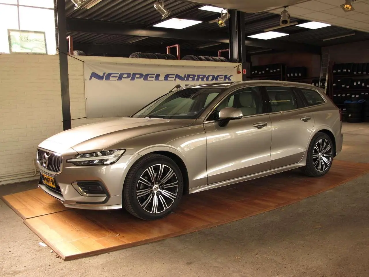 Photo 1 : Volvo V60 2019 Diesel