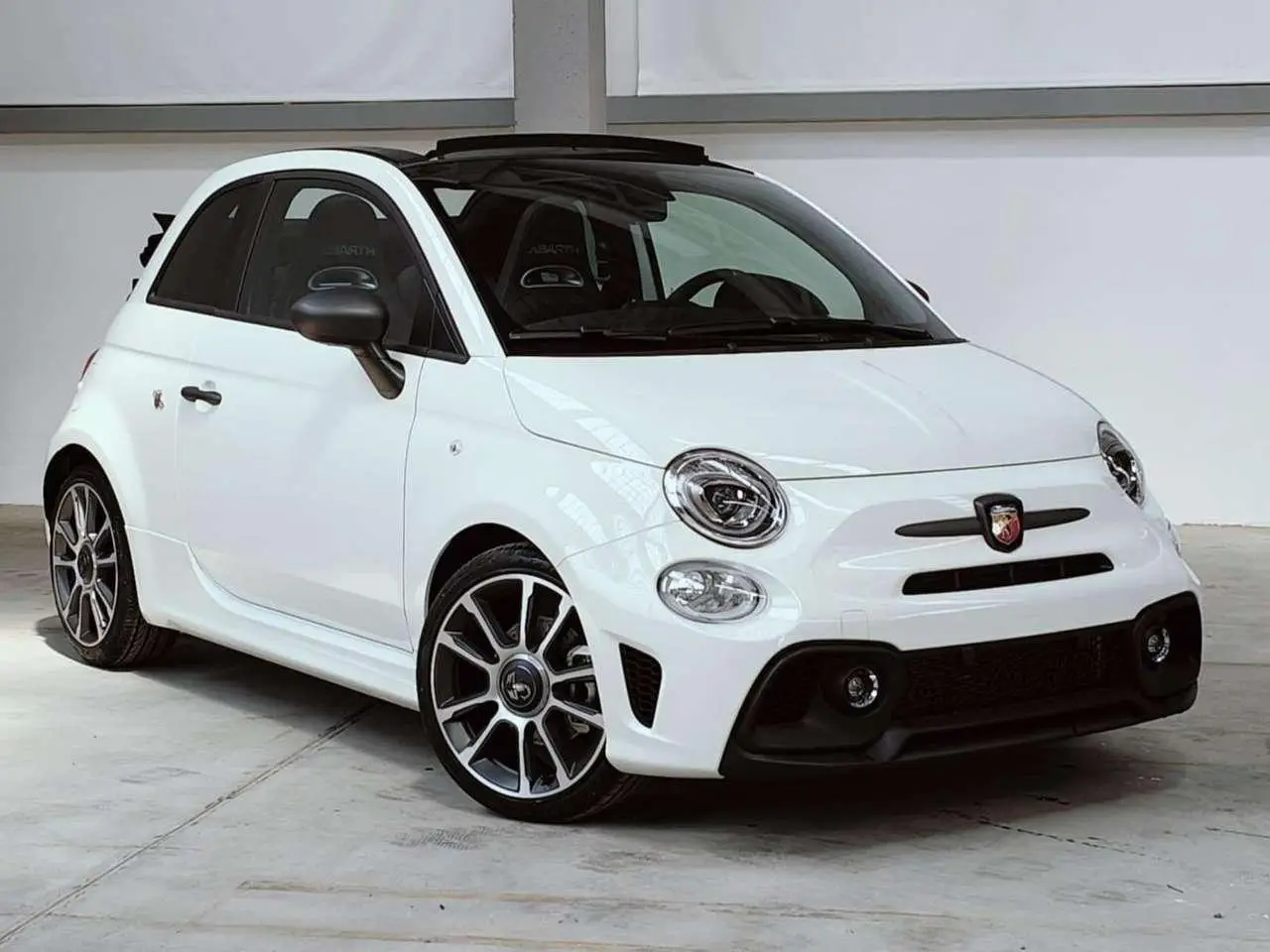 Photo 1 : Abarth 595 2024 Petrol