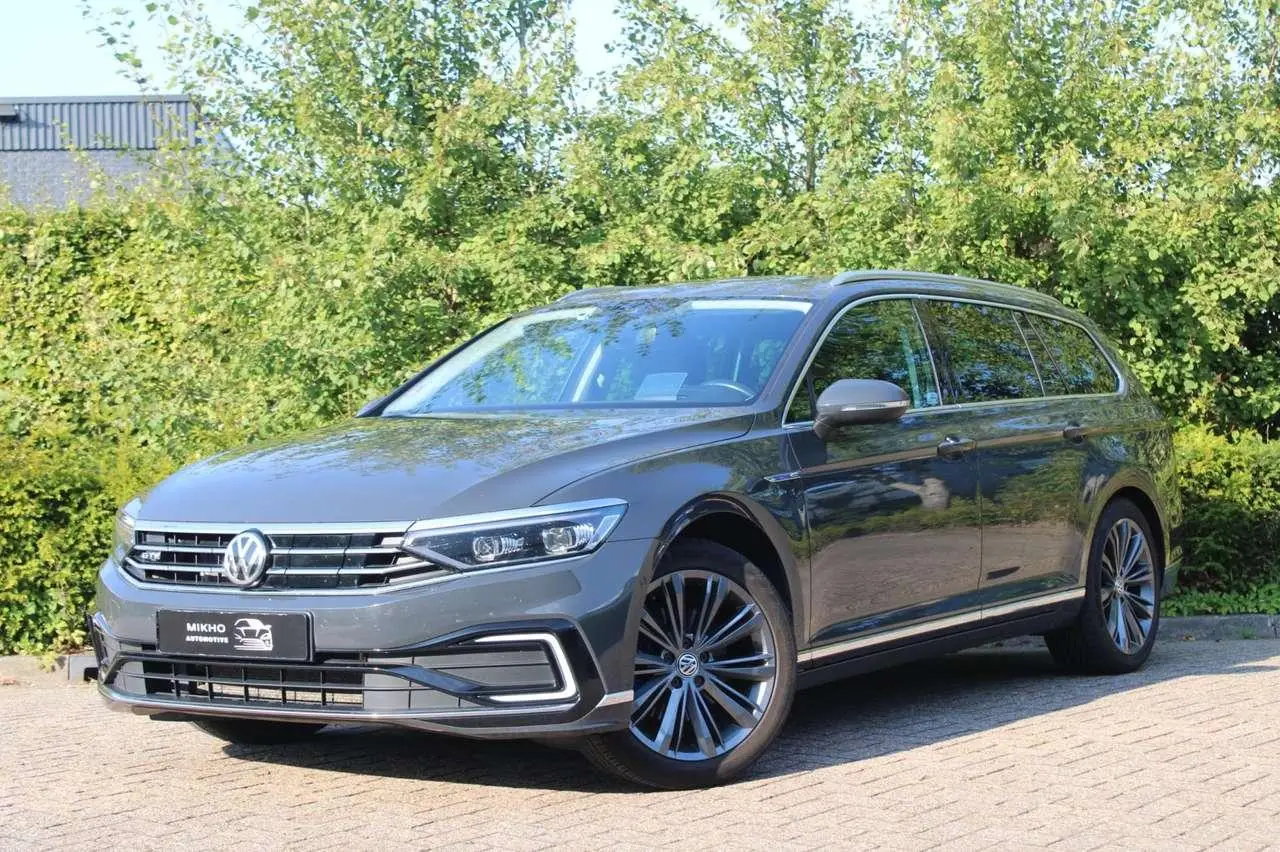 Photo 1 : Volkswagen Passat 2020 Hybride