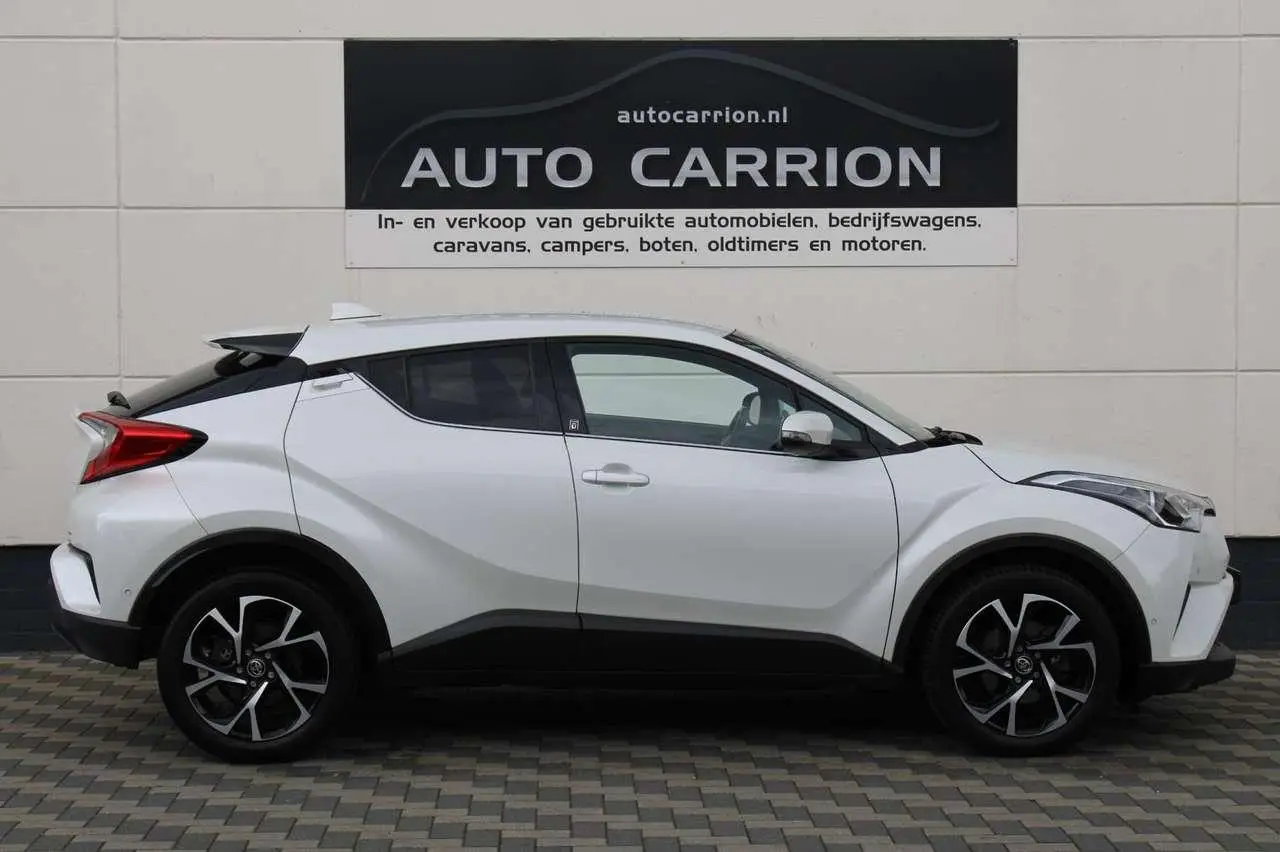 Photo 1 : Toyota C-hr 2018 Petrol