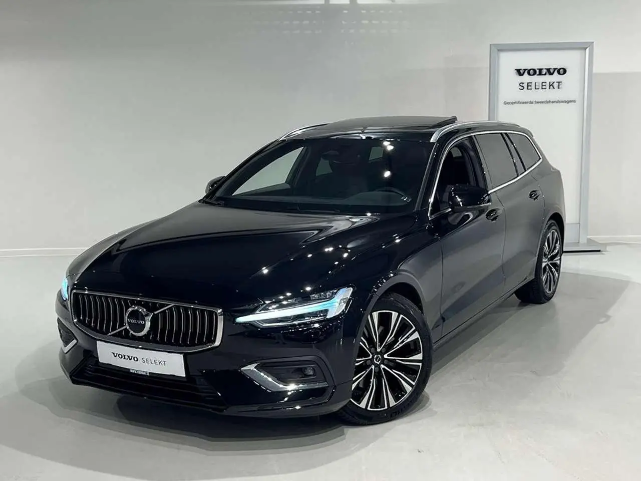 Photo 1 : Volvo V60 2023 Diesel