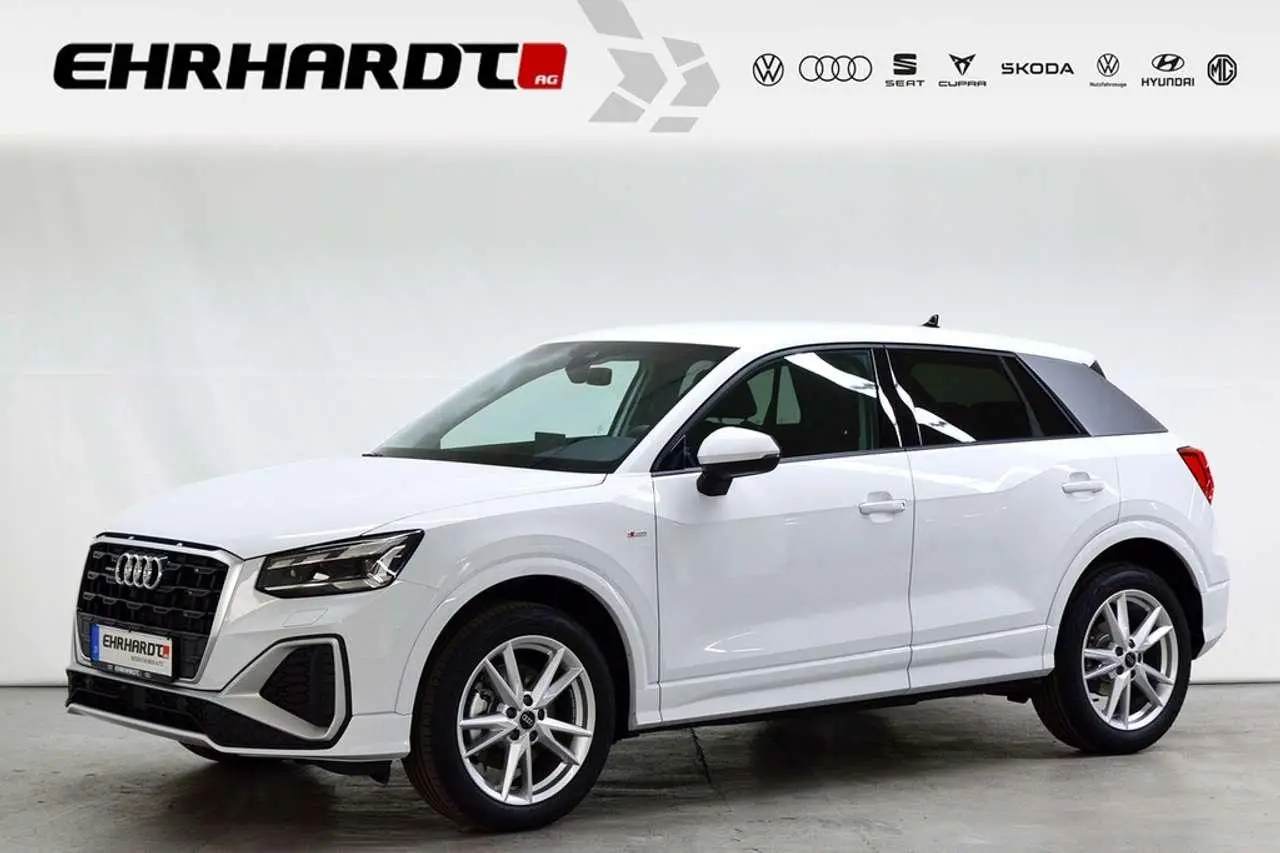 Photo 1 : Audi Q2 2024 Petrol