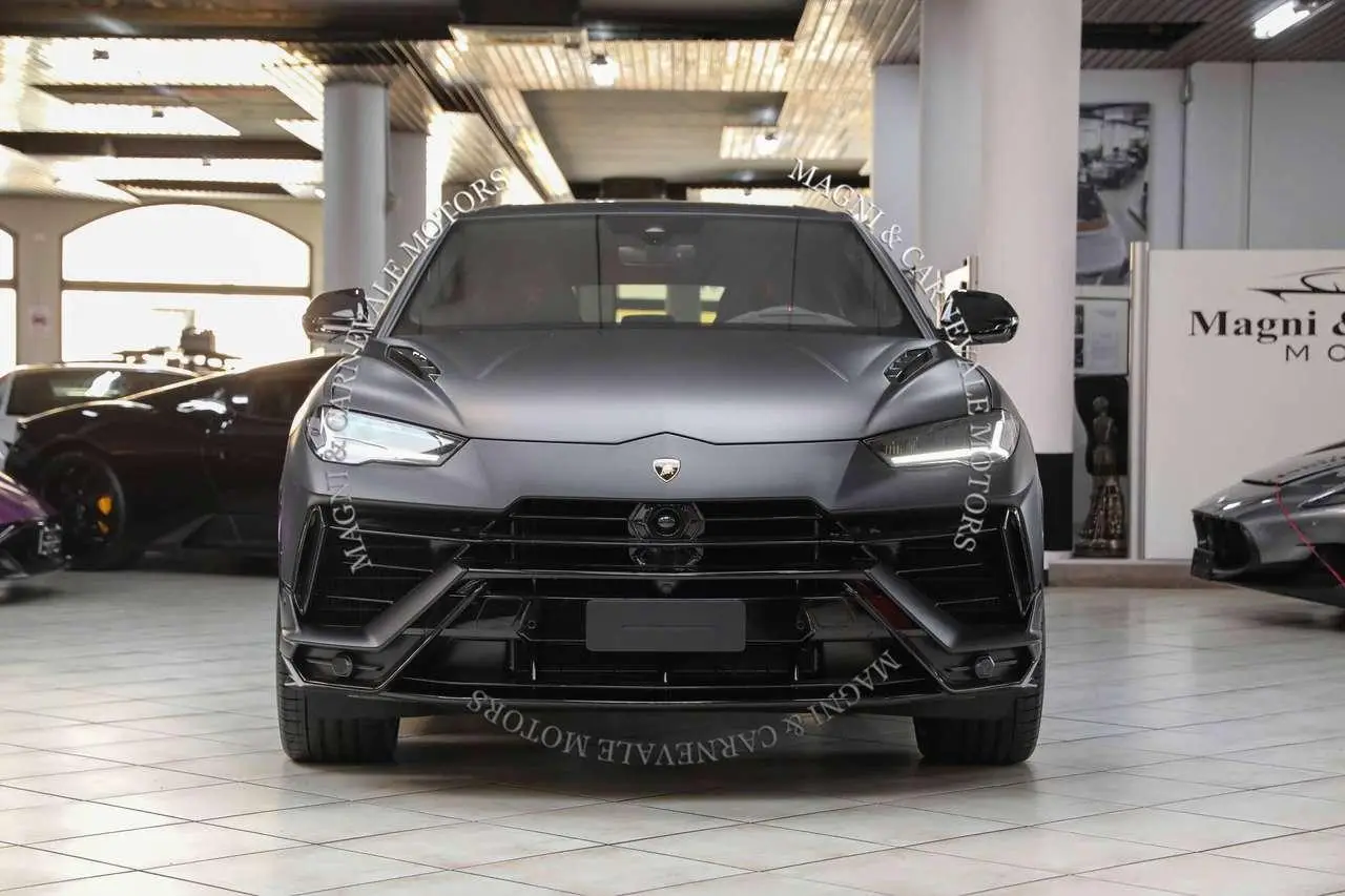 Photo 1 : Lamborghini Urus 2024 Petrol