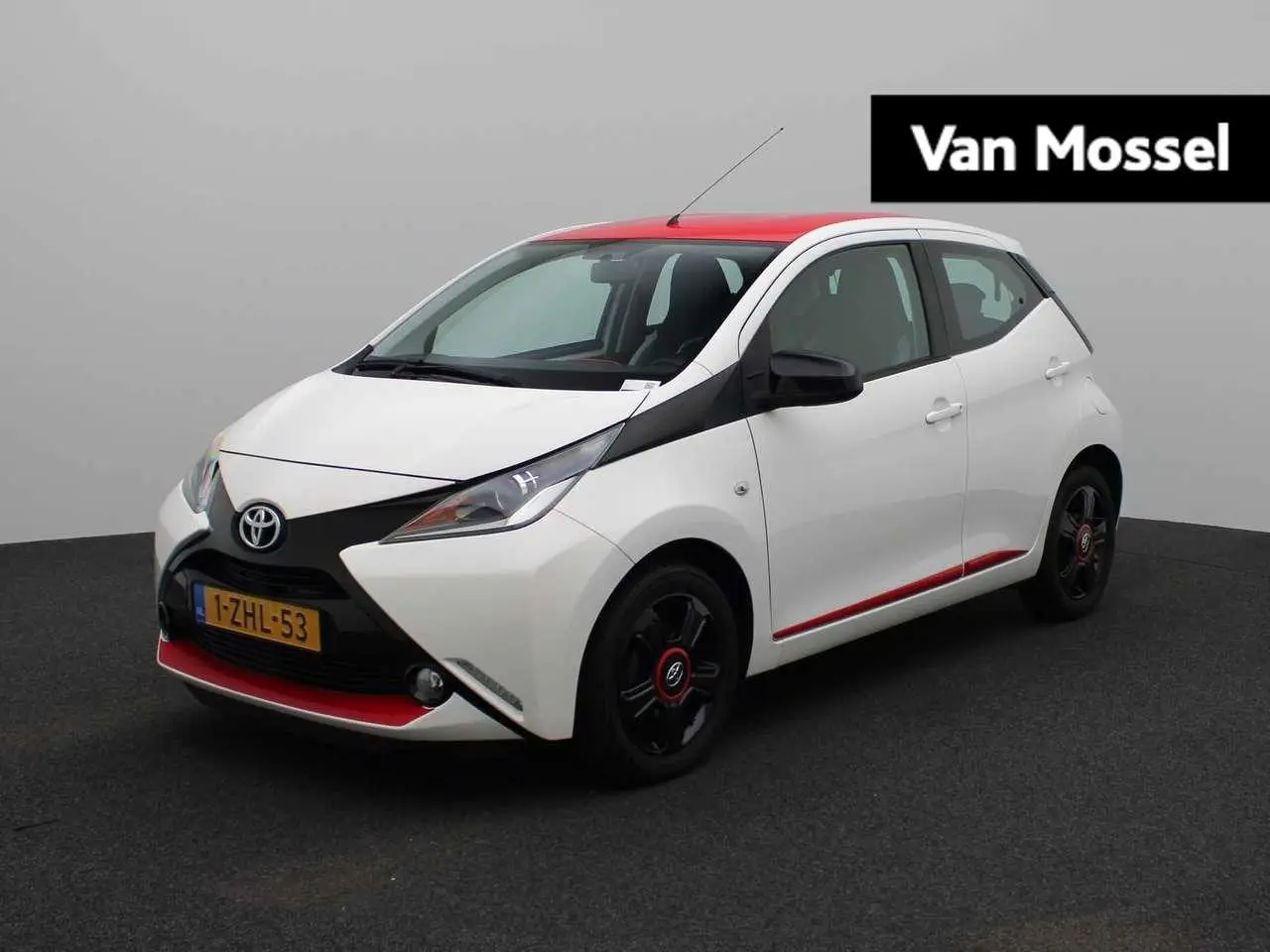 Photo 1 : Toyota Aygo 2015 Petrol