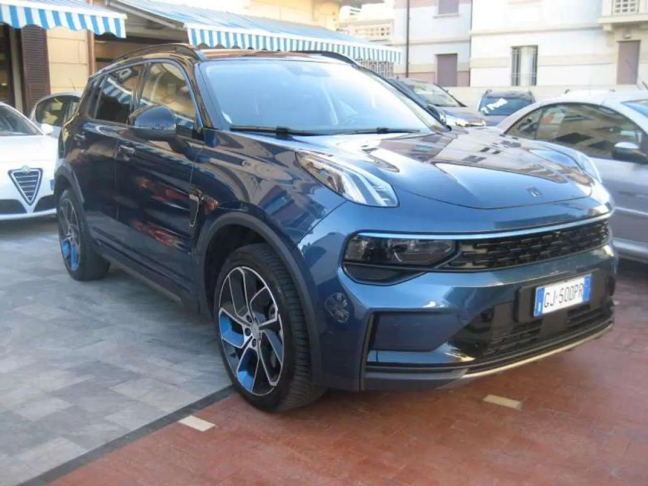 Photo 1 : Lynk & Co 01 2022 Hybrid