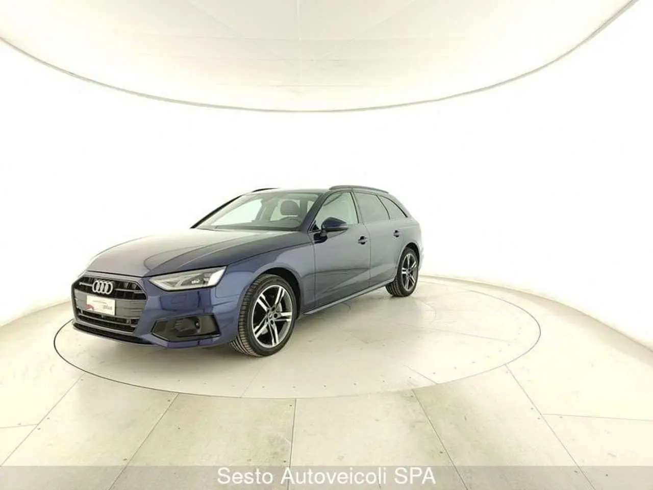 Photo 1 : Audi A4 2023 Hybride