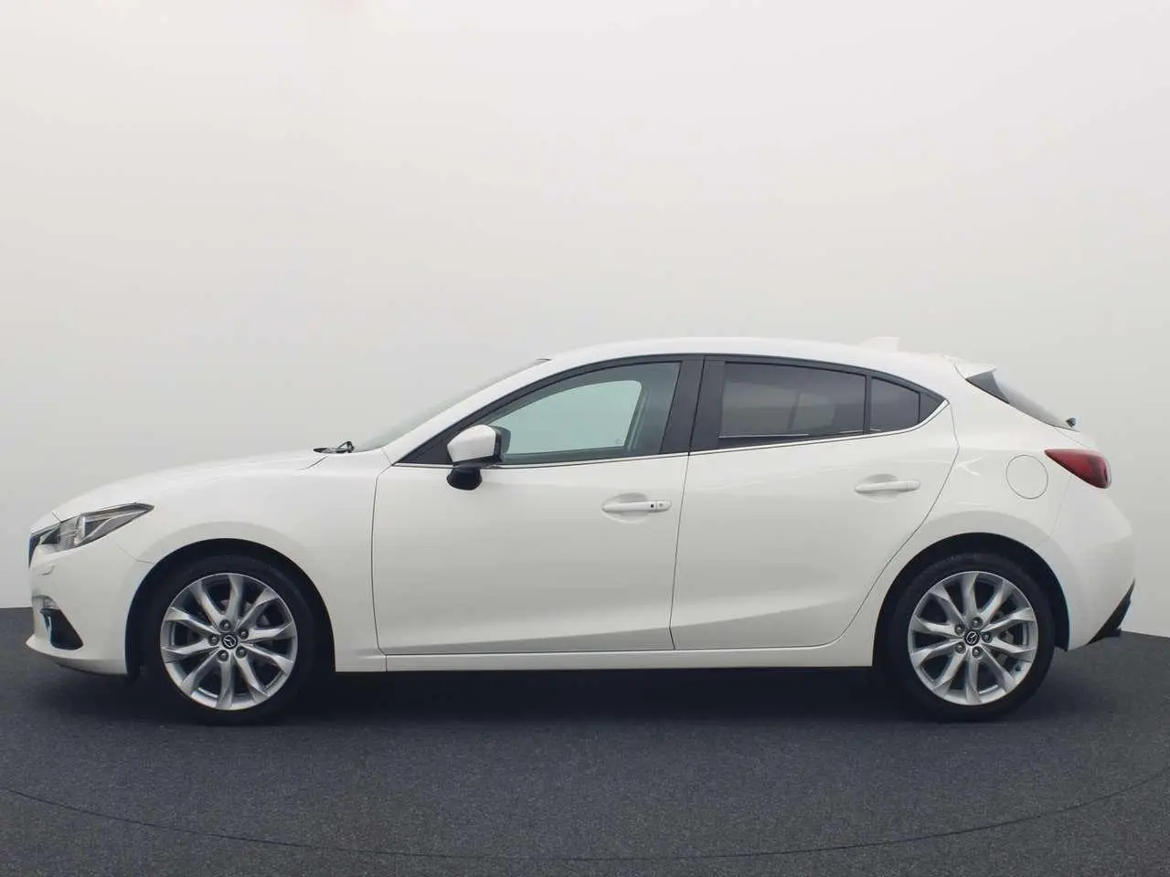 Photo 1 : Mazda 3 2015 Petrol