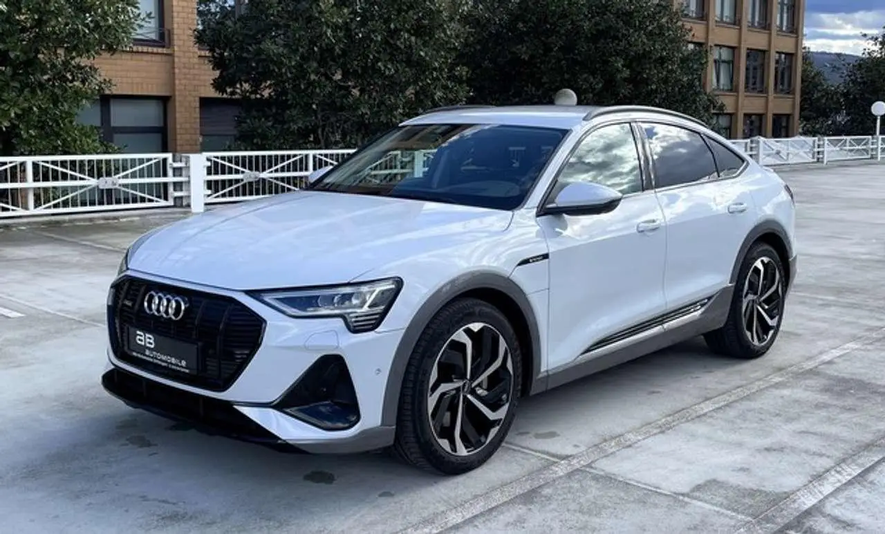 Photo 1 : Audi E-tron 2021 Electric