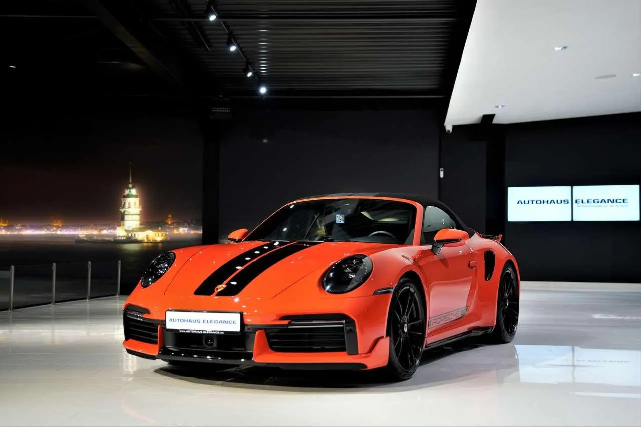 Photo 1 : Porsche 992 2021 Essence