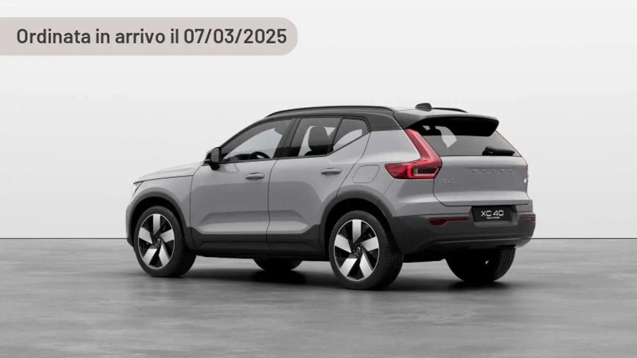 Photo 1 : Volvo Xc40 2024 Hybride