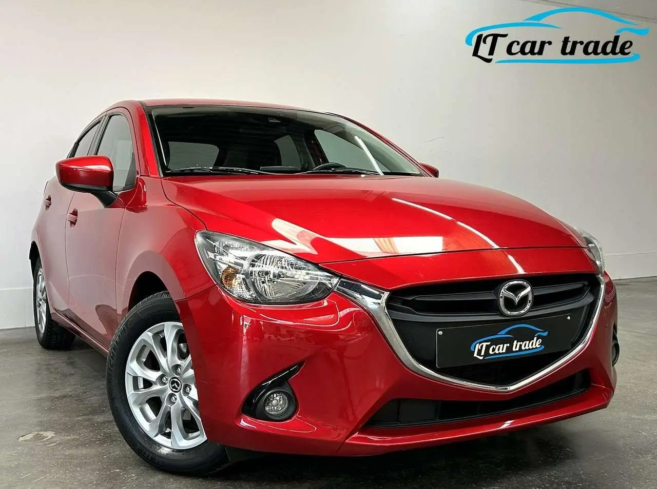 Photo 1 : Mazda 2 2016 Petrol