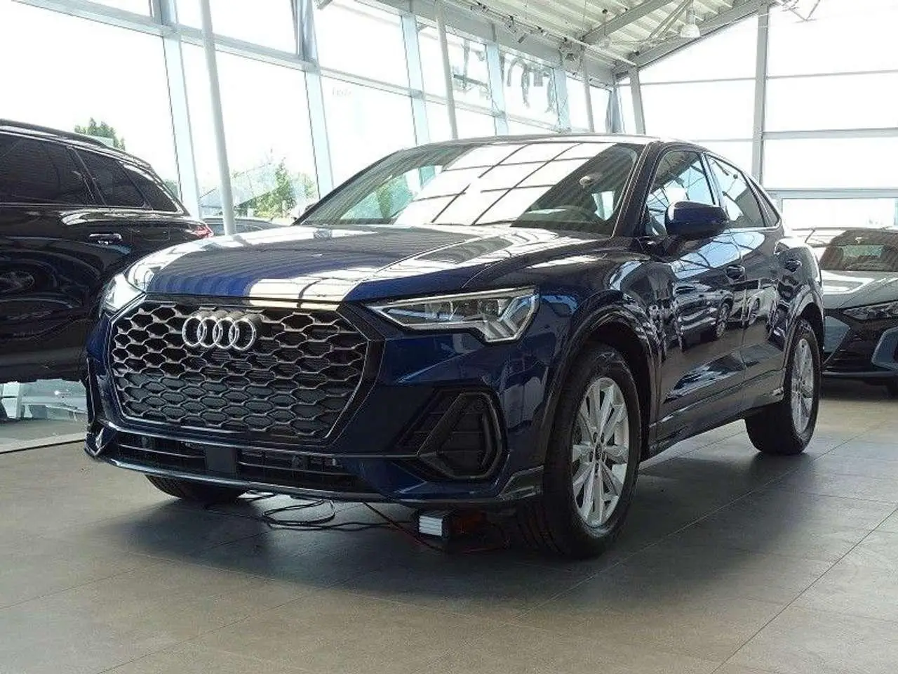 Photo 1 : Audi Q3 2024 Essence