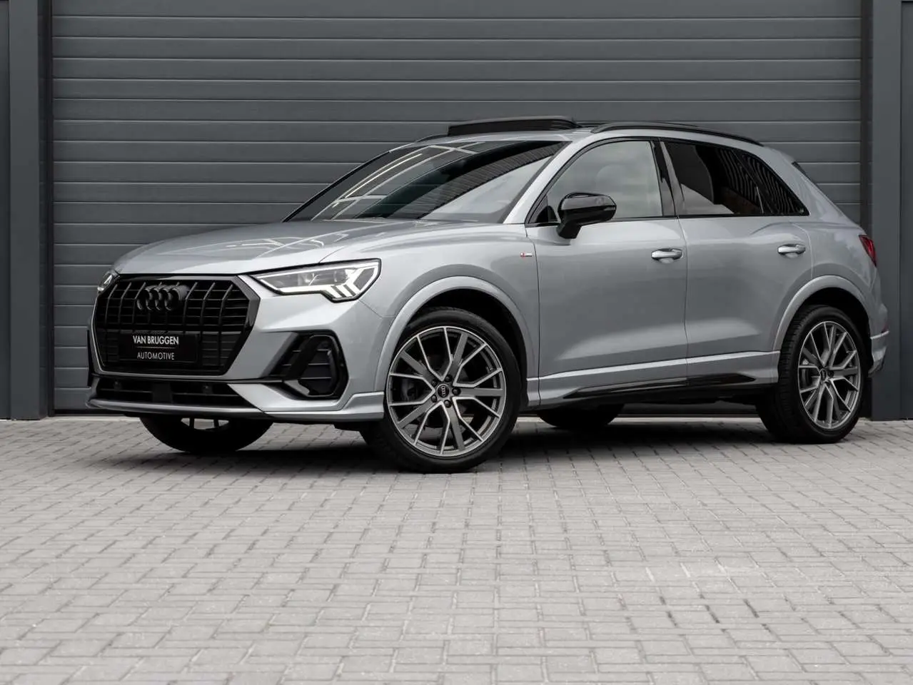 Photo 1 : Audi Q3 2021 Essence