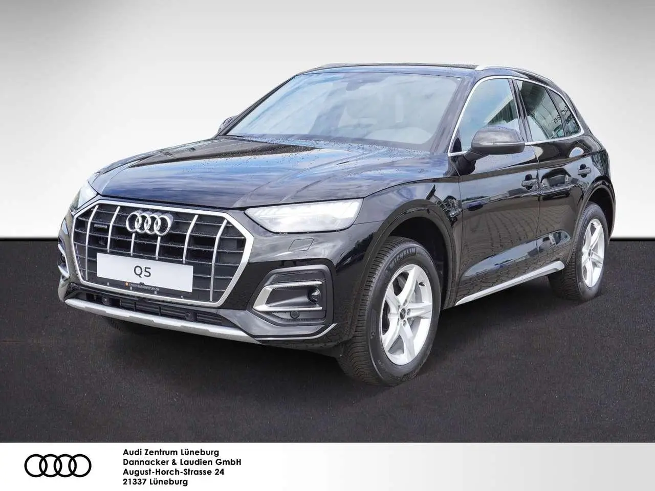 Photo 1 : Audi Q5 2024 Petrol