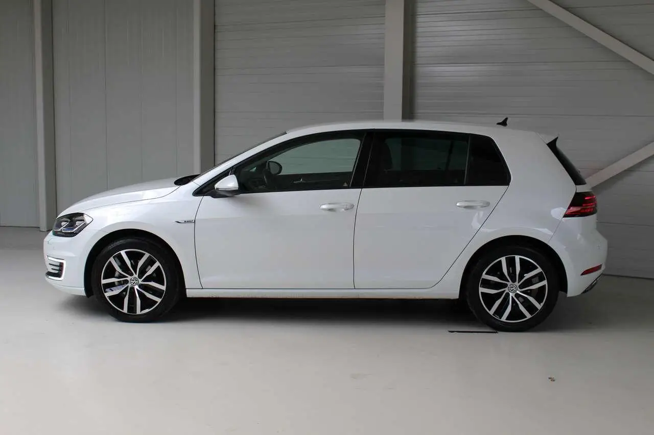 Photo 1 : Volkswagen Golf 2019 Électrique