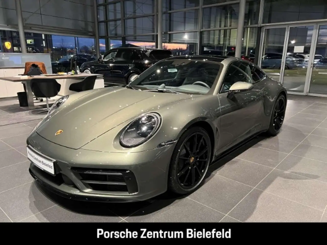 Photo 1 : Porsche 992 2024 Petrol