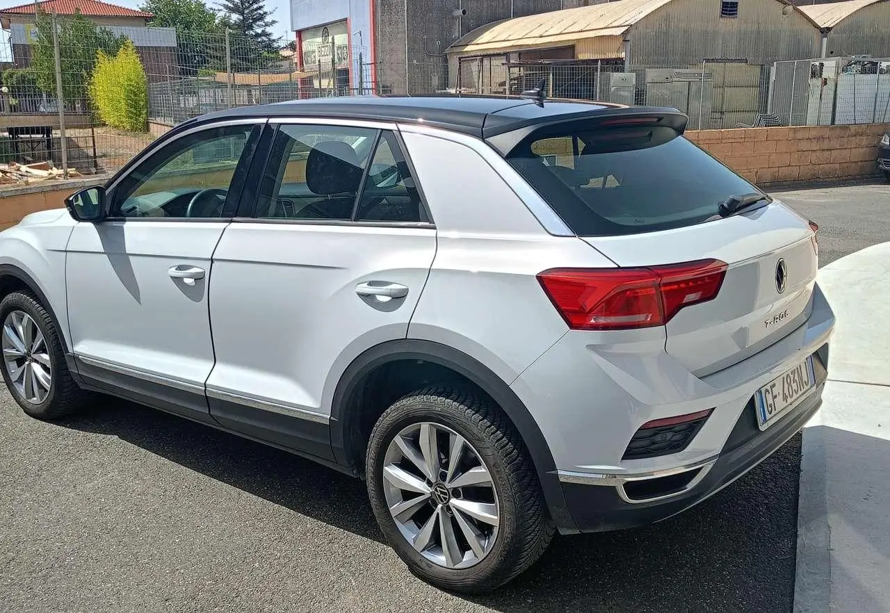 Photo 1 : Volkswagen T-roc 2021 Essence