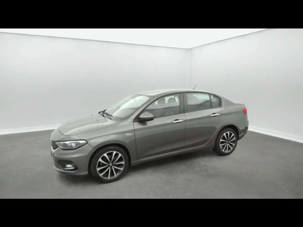 Photo 1 : Fiat Tipo 2018 Petrol