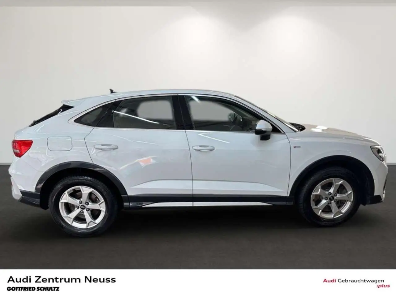 Photo 1 : Audi Q3 2023 Essence