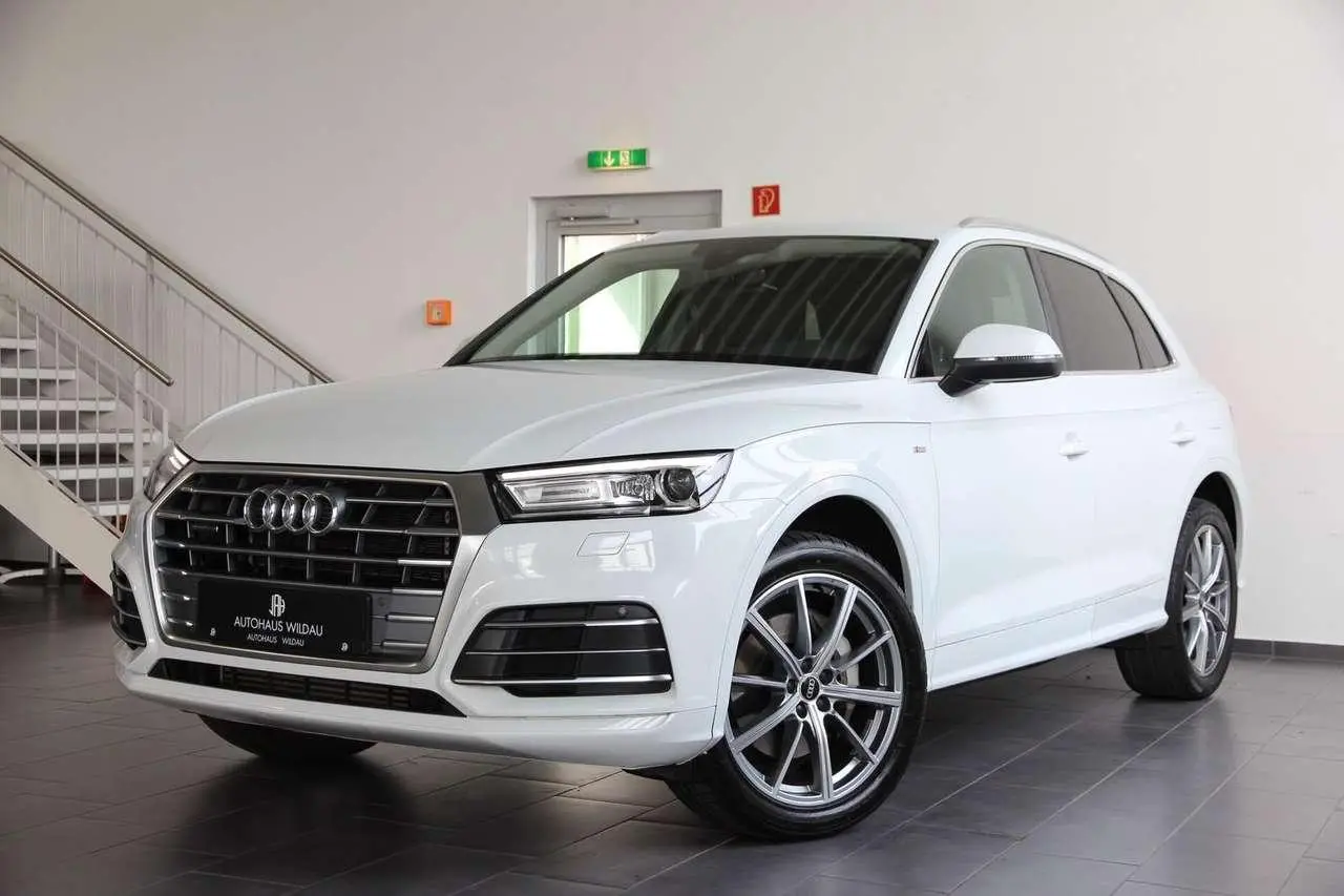 Photo 1 : Audi Q5 2020 Hybrid