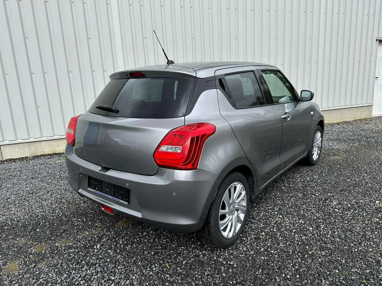 Photo 1 : Suzuki Swift 2021 Petrol