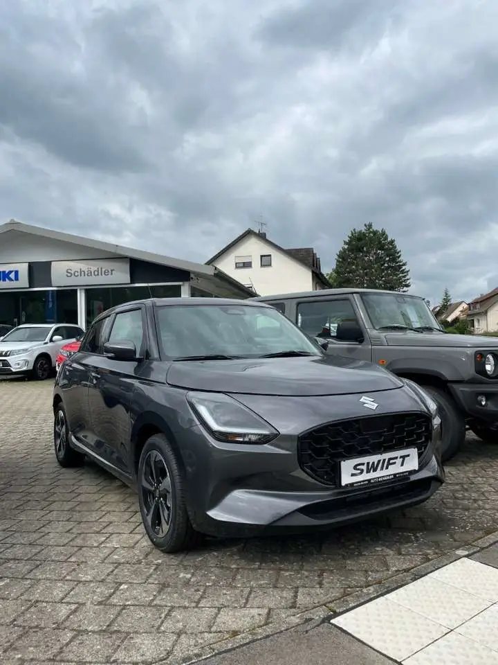 Photo 1 : Suzuki Swift 2024 Petrol