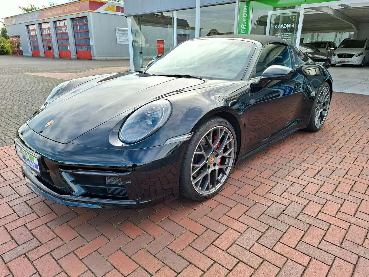 Photo 1 : Porsche 992 2021 Essence