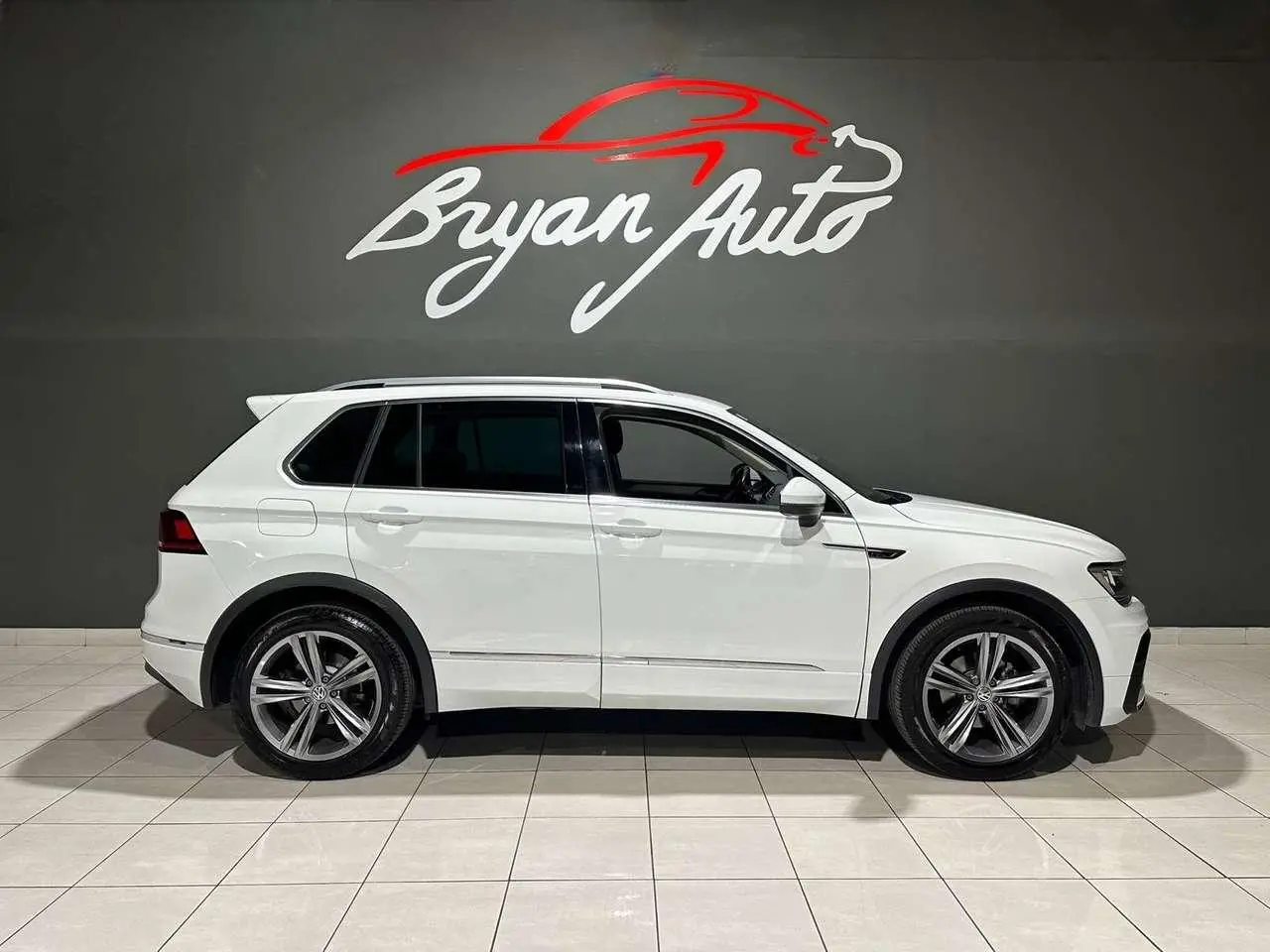 Photo 1 : Volkswagen Tiguan 2019 Petrol