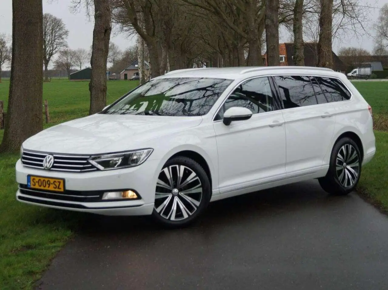 Photo 1 : Volkswagen Passat 2018 Petrol