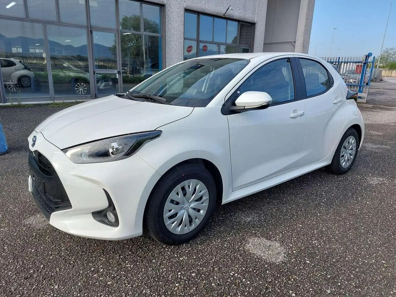 Photo 1 : Toyota Yaris 2024 Hybrid